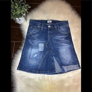 Levi’s asymmetrical vent distressed/patch works denim skirt sz 3